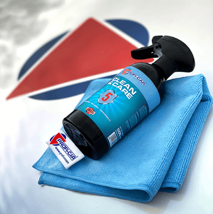 Produktbild PROFI-CAR Microfasertuch hellblau und Clean and Care Flasche schwarz PROFI-CAR Online Shop